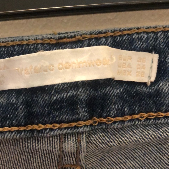 Zara Floral Embroidered Distressed Jeans - Picture 4 of 8